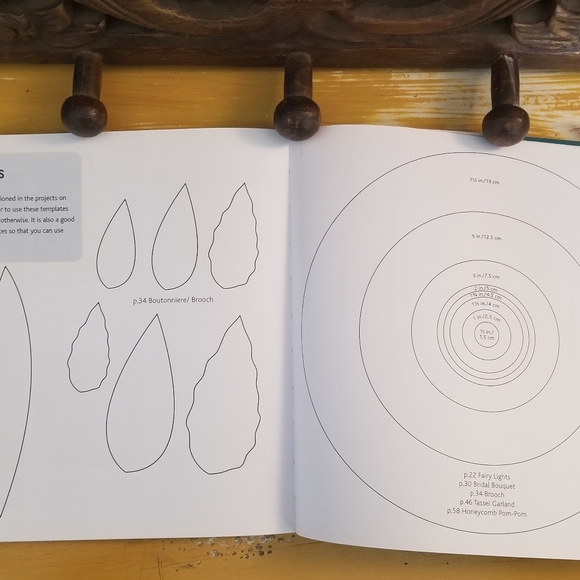 Paper Pom-Poms: 20 Creative Projects - Picture 3 of 5